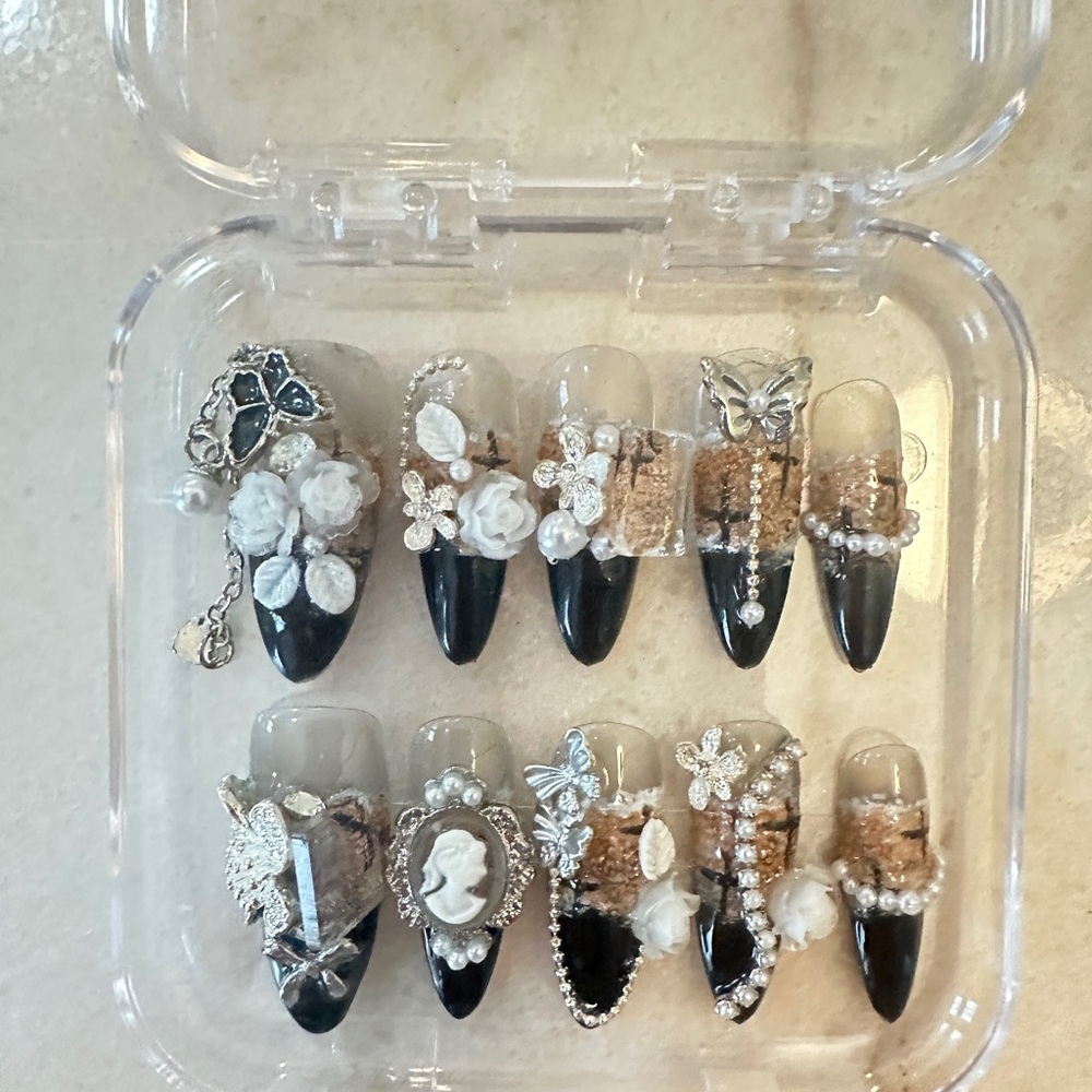 Elegant Floral Press on Nail Art with Chain